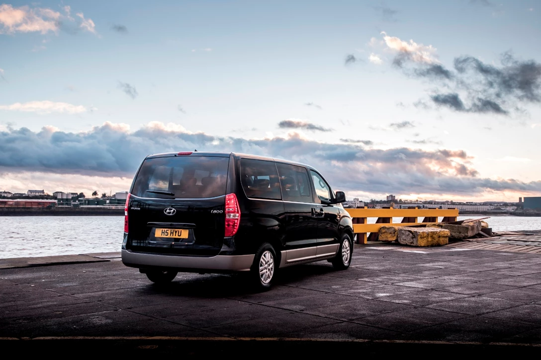 1601737-Hyundai-i800-2.jpg