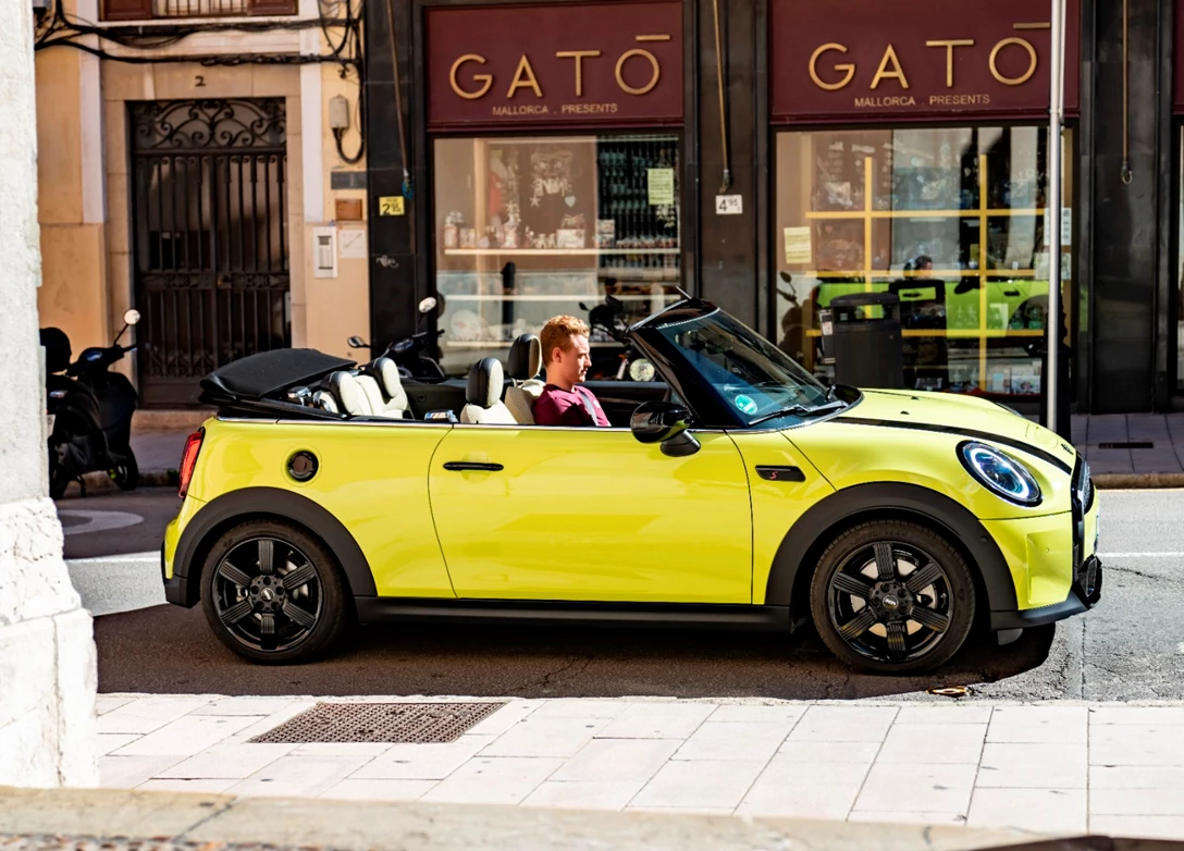 1684517-Mini-Cooper_S_Convertible-2023-01.jpg