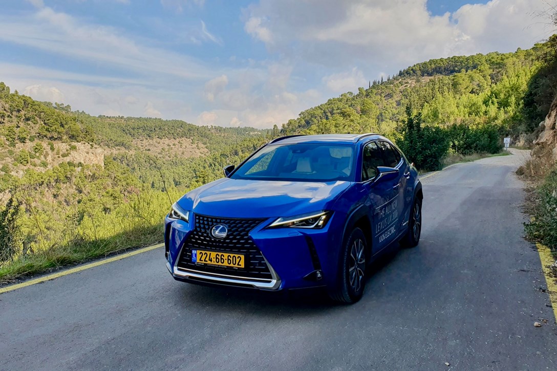 1637102-לקסוס UX 300e - 1.jpeg