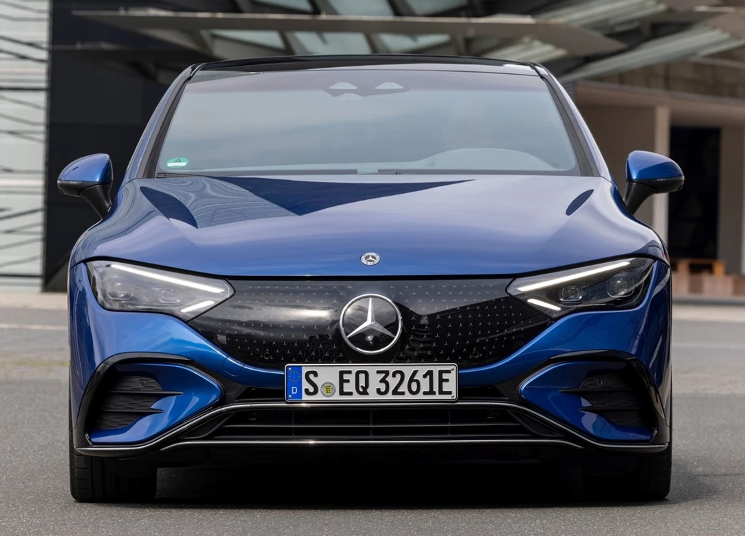 1683575-Mercedes-Benz-EQE-2023-01.jpg