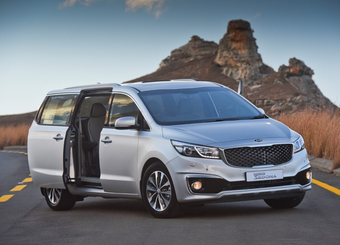 1688328-Kia-Carnival-2016-02.jpeg