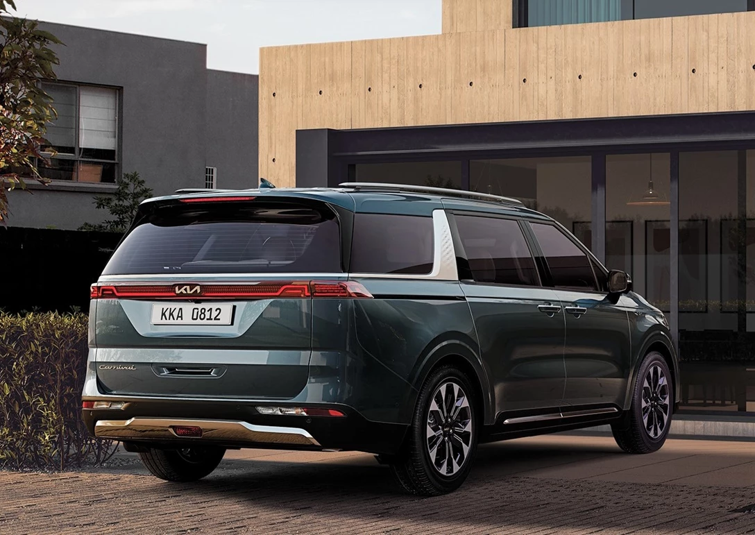 1677015-Kia-Carnival-2023-03.jpg