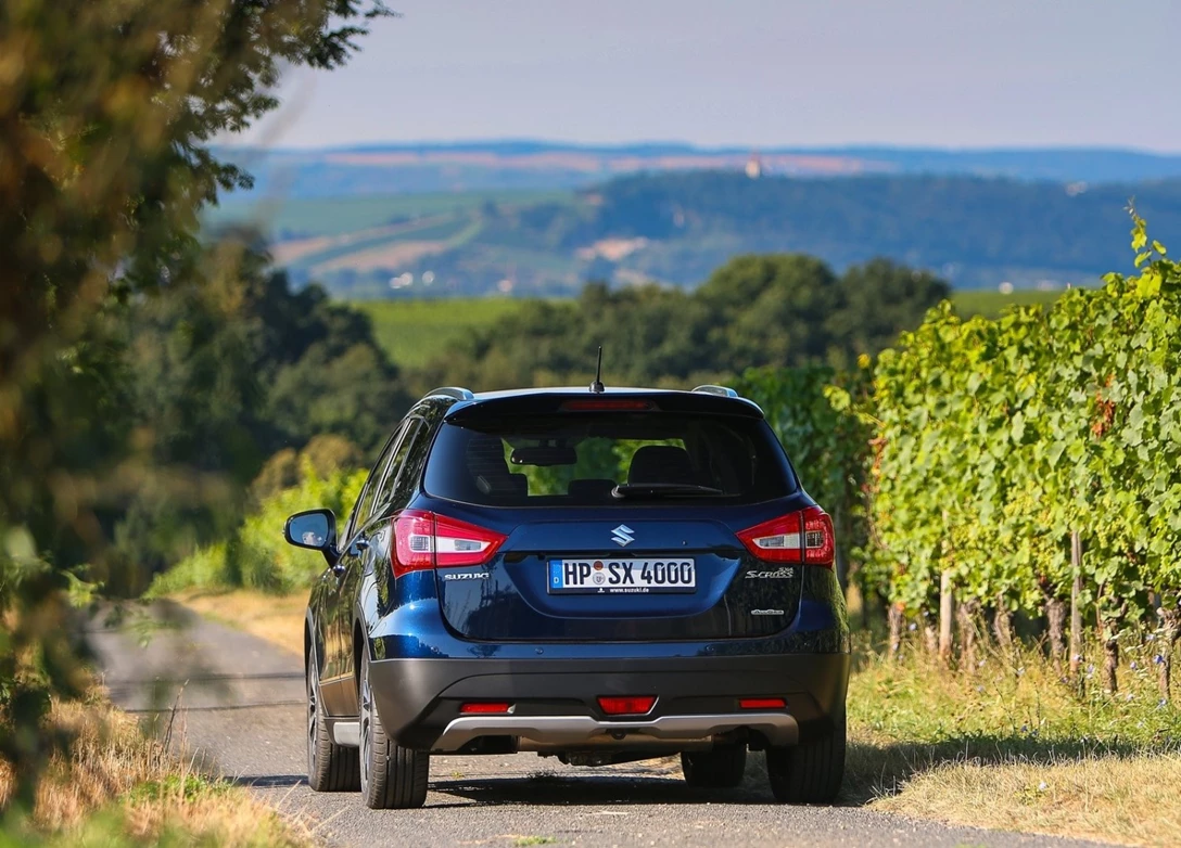 1649636-Suzuki-SX4_S-Cross-2017-1600-24.jpg