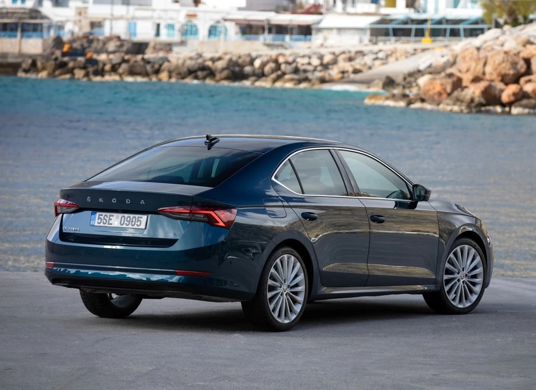 1655308-Skoda-Octavia-2021-03.jpg