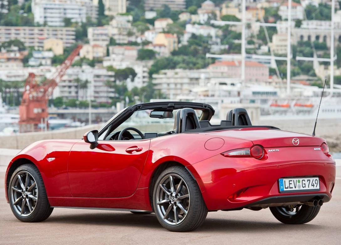 1690532-Mazda-MX-5-2017-03.jpg