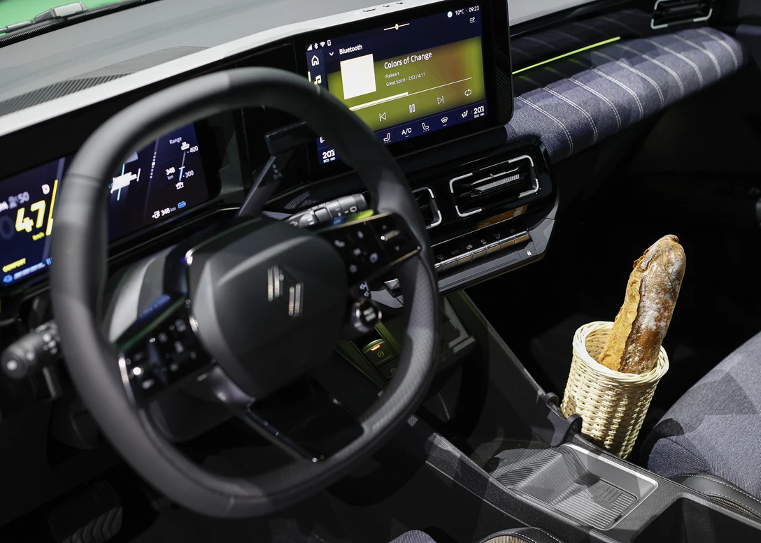 Renault 5 E-Tech electric-2025-09.jpg