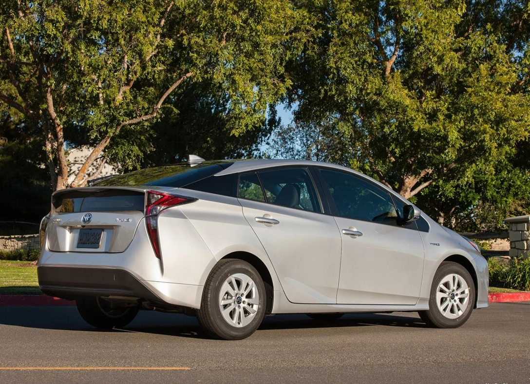 1643702-Toyota-Prius-2018-04.jpg