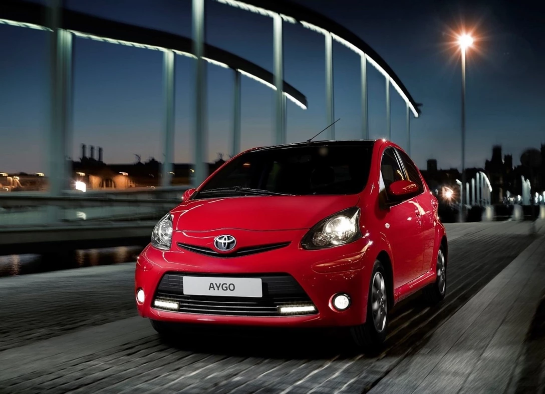 1648220-Toyota-Aygo-2015-03.jpg