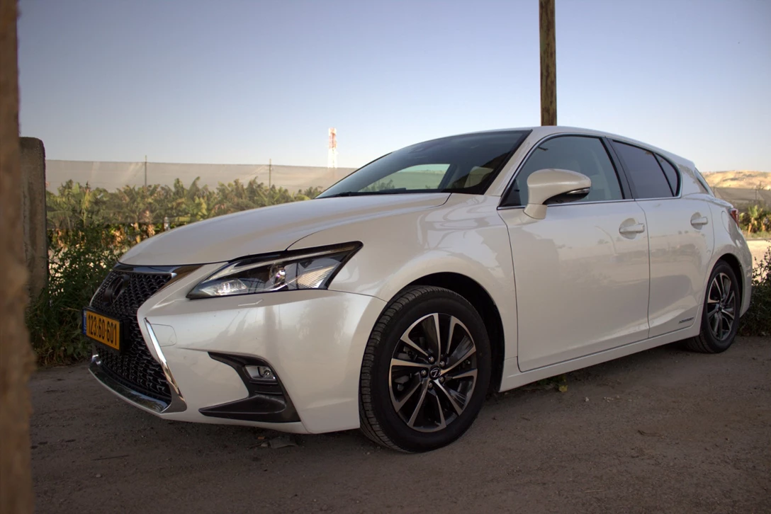 1596367-לקסוס CT200h מבחן דרכים (1).jpg