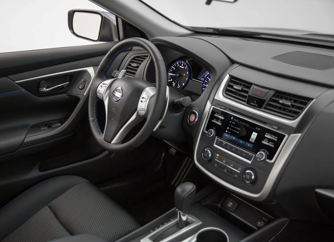 1671447-Nissan-Altima_SR-2017-04.jpg