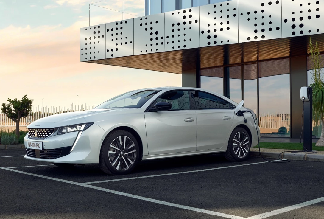 1636984-PEUGEOT_508 PHEV_-01.jpg