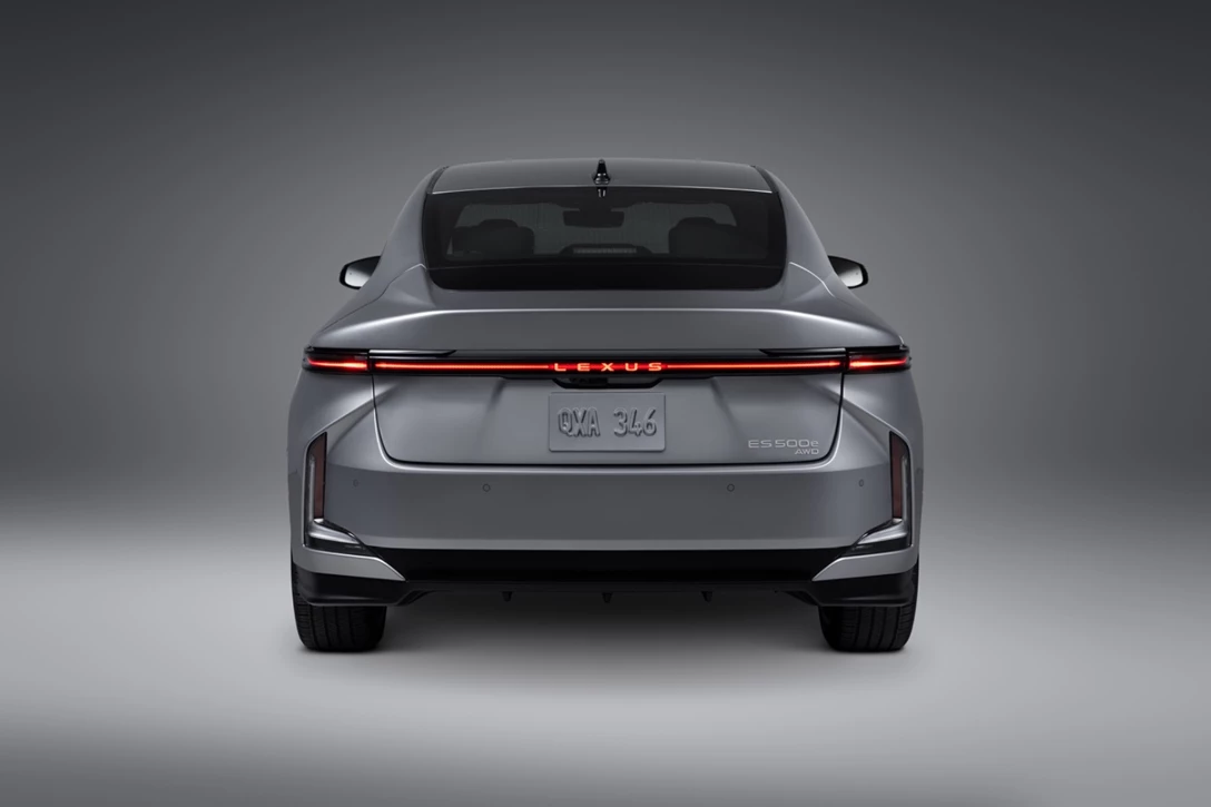 1708404-Lexus_ES500e_Luxury_01.jpg