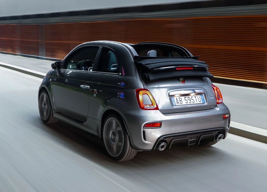 1691639-Abarth-595-2024-03.jpg