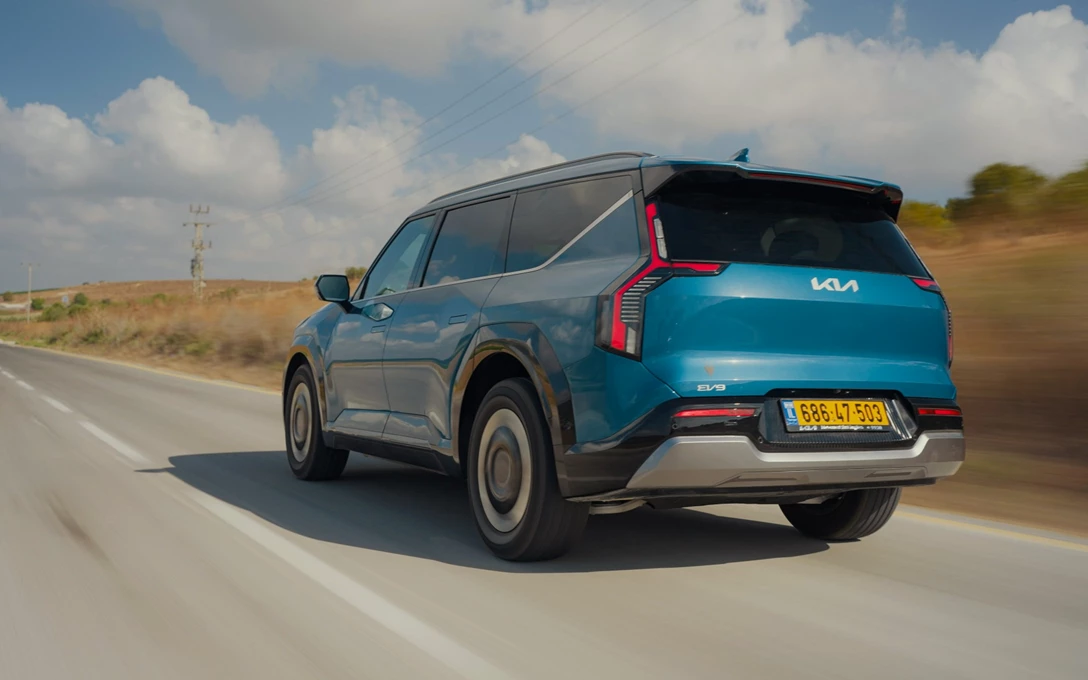 1698869-KIA EV9 2024.00_18_33_06.Still011-min.jpg