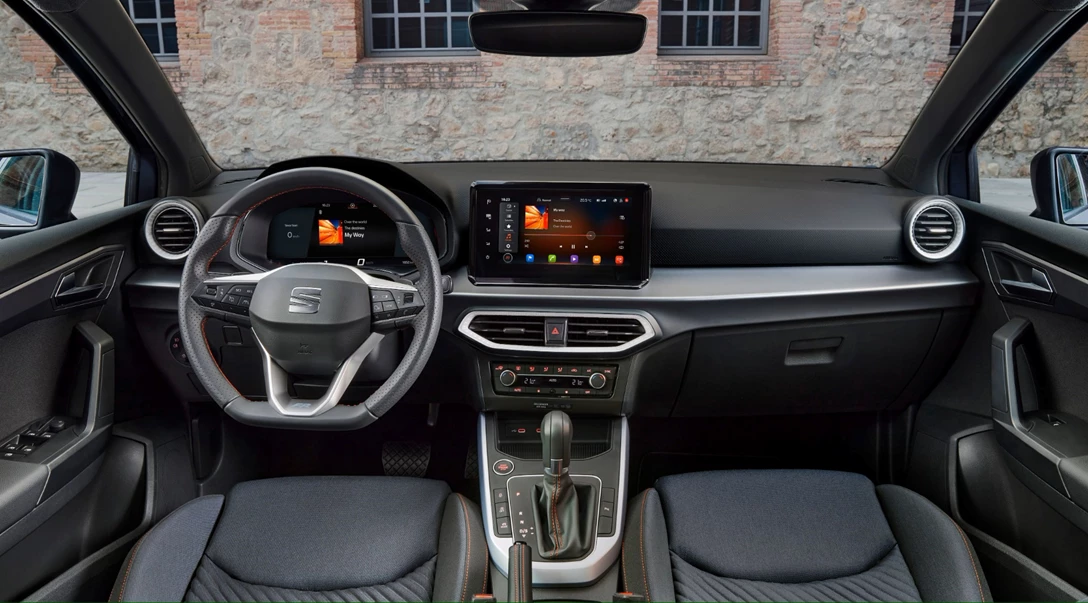 1707547-SEAT-celebrates-40-years-of-its-most-iconic-model-with-the-Ibiza-Anniversary (2).jpg