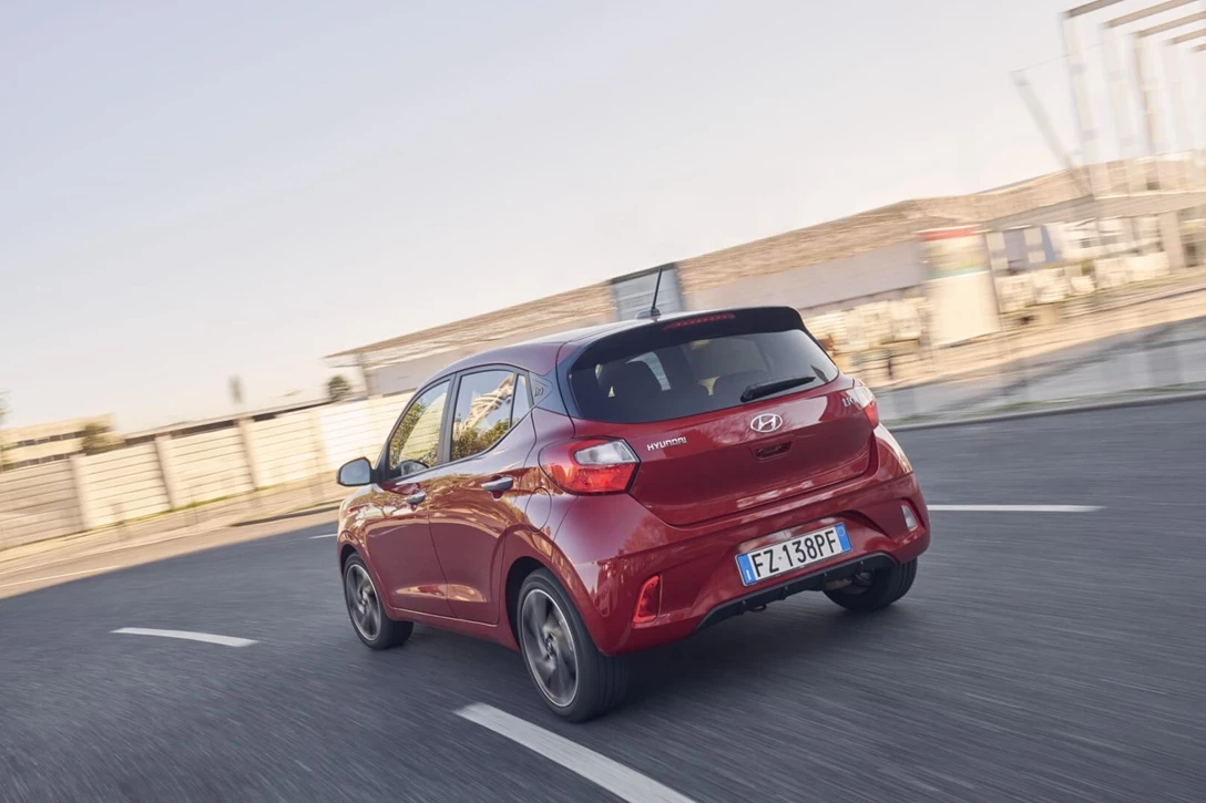 1630150-Hyundai i10 Dragon Red (29).jpg