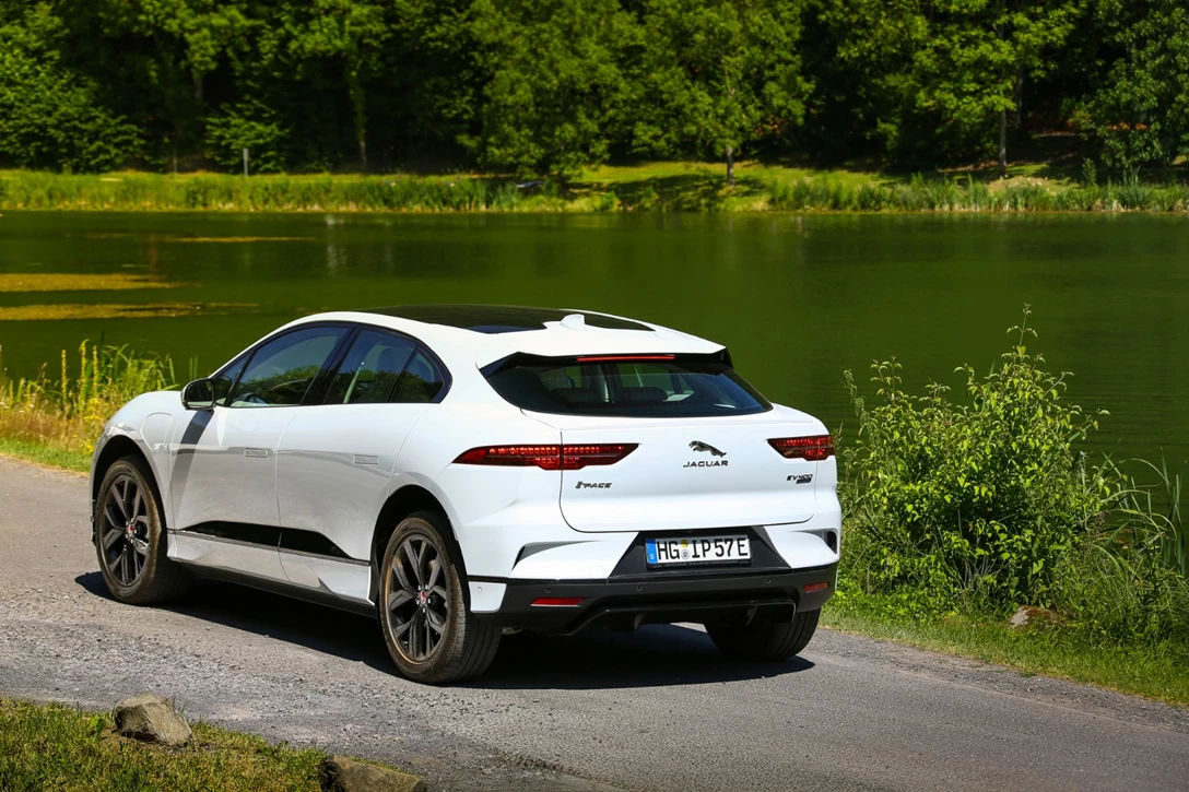 1603746-יגואר i פייס השקה עולמית (11).jpg