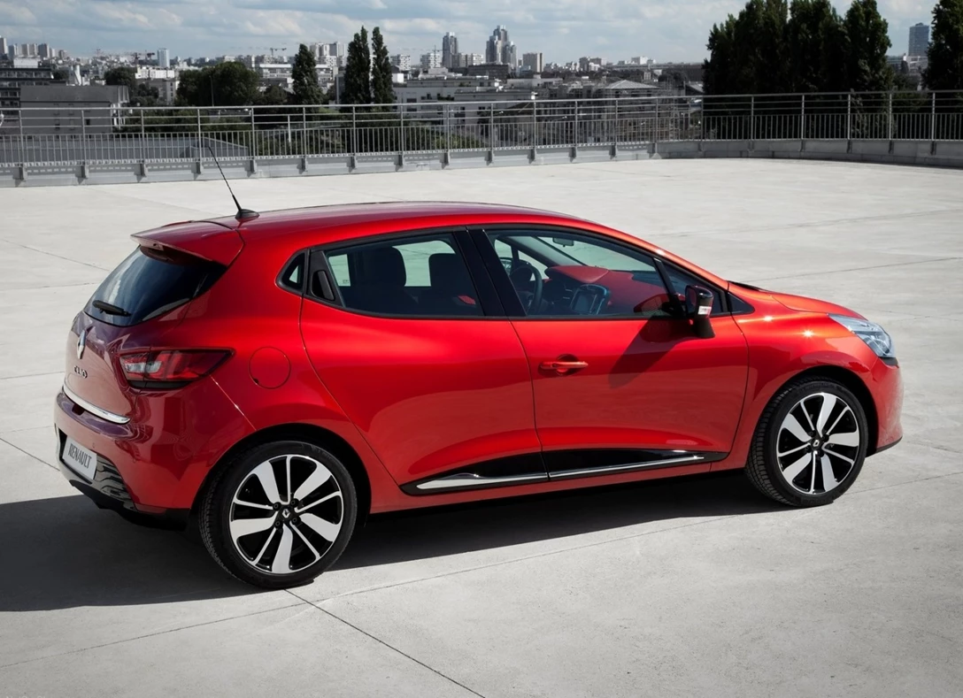 1641787-Renault-Clio-2016-02.jpg