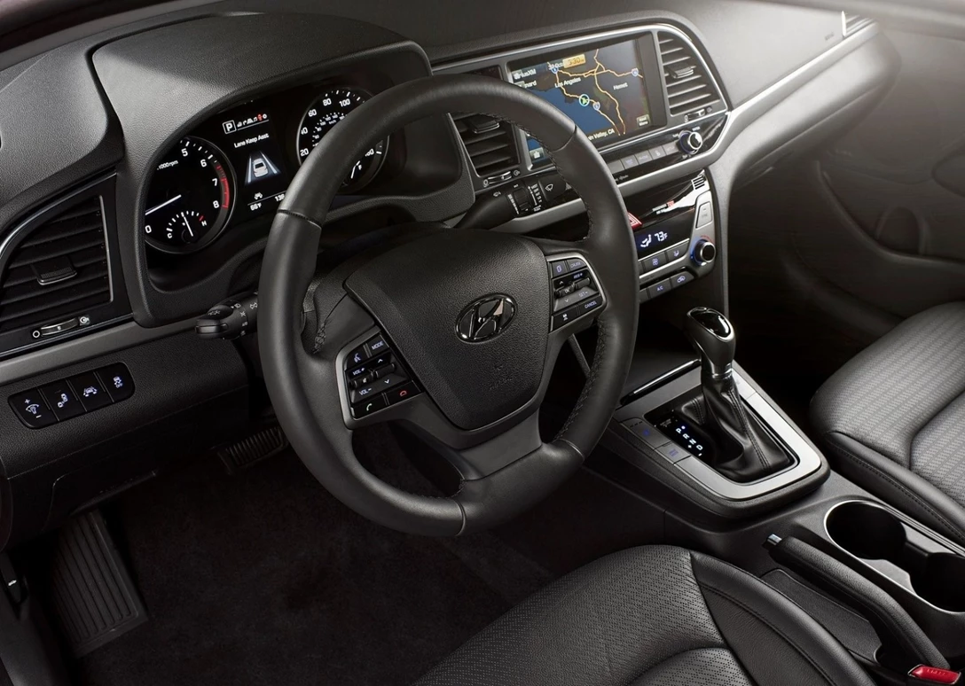 1636278-Hyundai-Elantra-2017-07.jpg