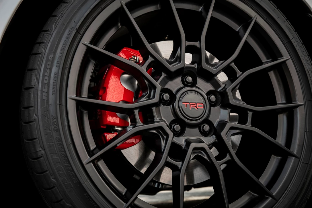 1606897-Camry_TRD_012_CBEA3134B72223A118ECF89B38084379F933A146.jpg