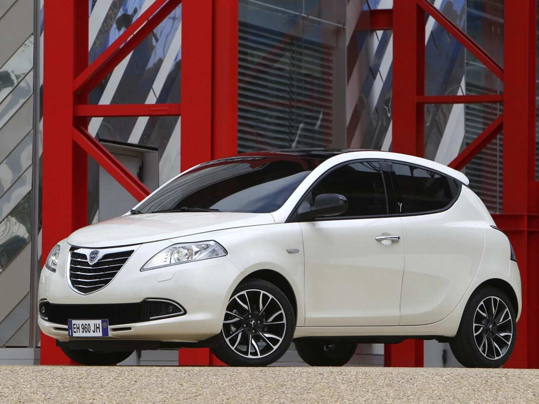 Lancia-Ypsilon-04.jpg