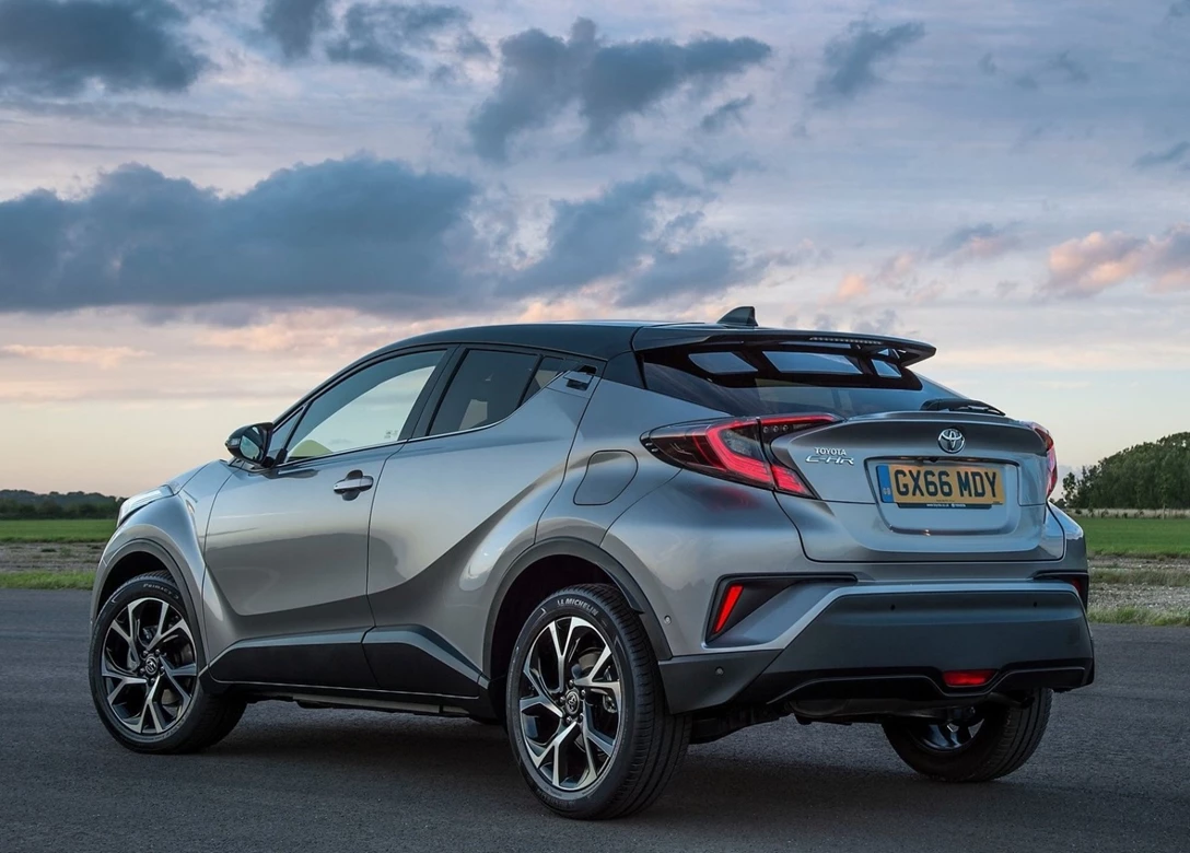 1638270-Toyota-C-HR-2018-02.jpg