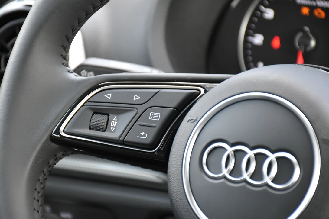 1676280-אודי A3 מנוע 2.0 ליטר גיליון 375 צילום גיא רוטקופ (3).JPG