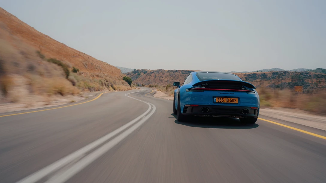 1664822-Porsche 992 GTS.00_35_46_13.Still014-min.jpg