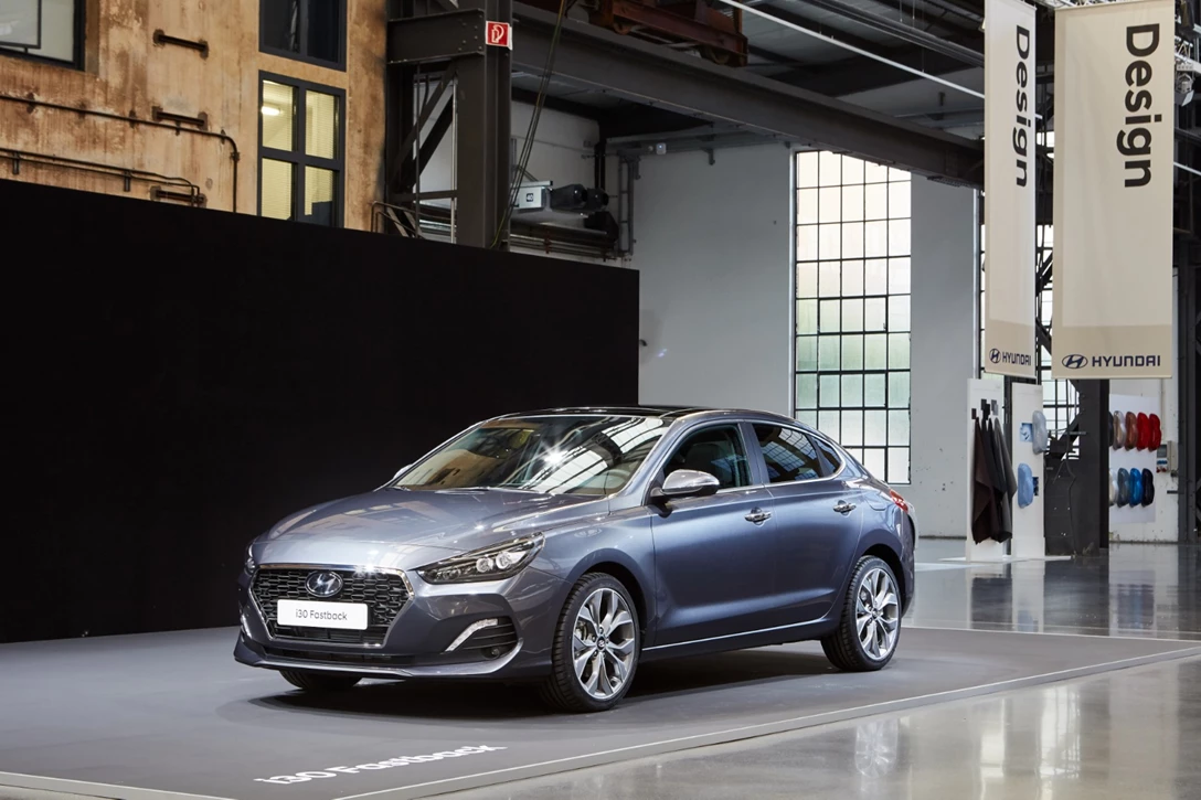 1608699-Hyundai i30 Fastback (2).jpg