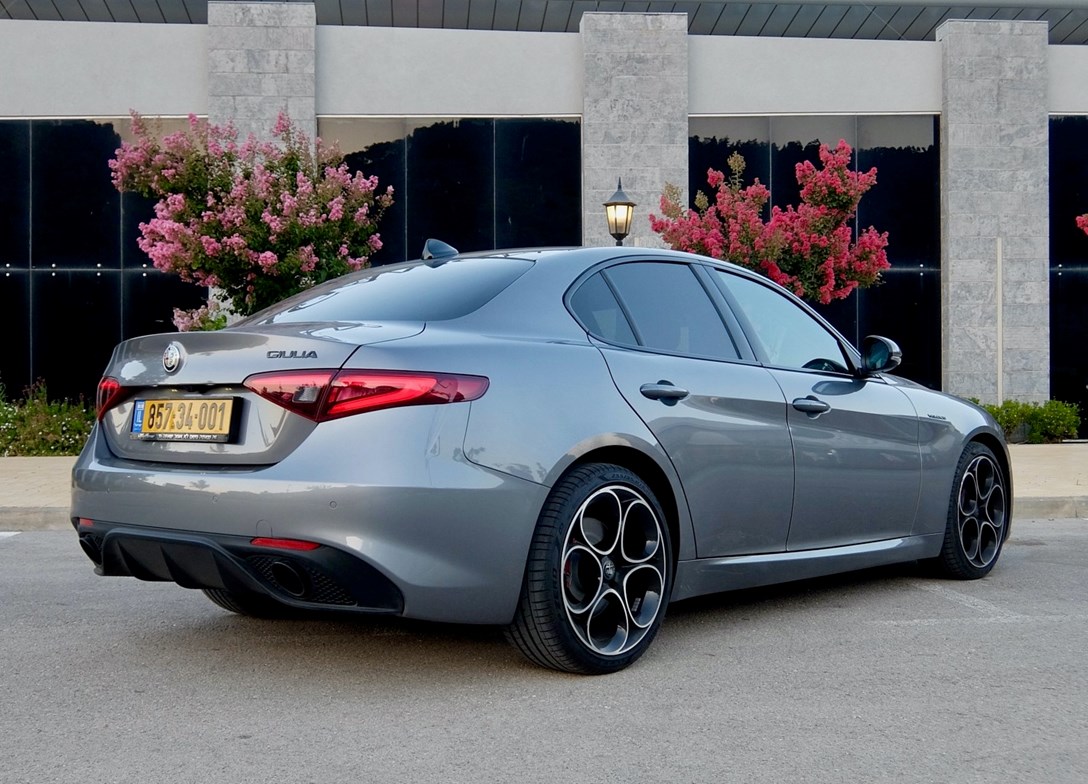 1677141-Alfa_Romeo-Giulia-2023-03M.jpeg