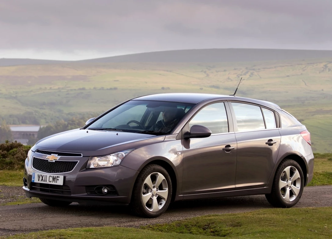 1689189-Chevrolet-Cruze_Hatchback-2015-15.jpg