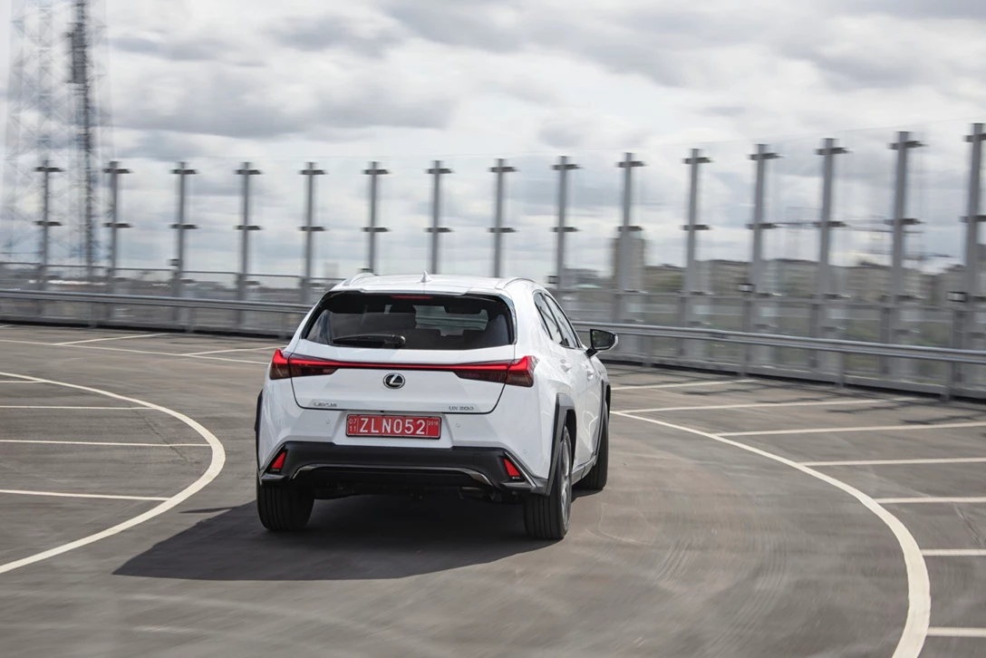 1602809-23-לקסוס UX השקה 2018 (13).jpg