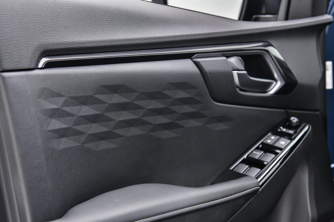 1708501-The New Isuzu D-Max EV (8).jpg