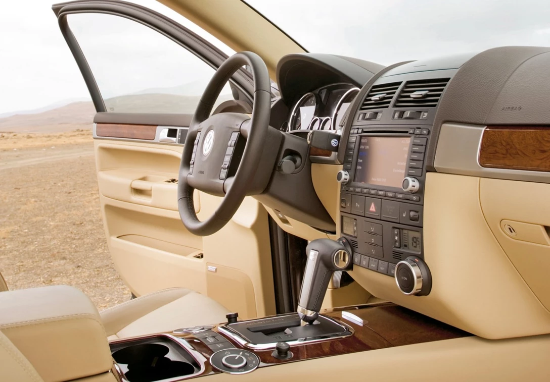 1594259-Volkswagen-Touareg 7.jpg