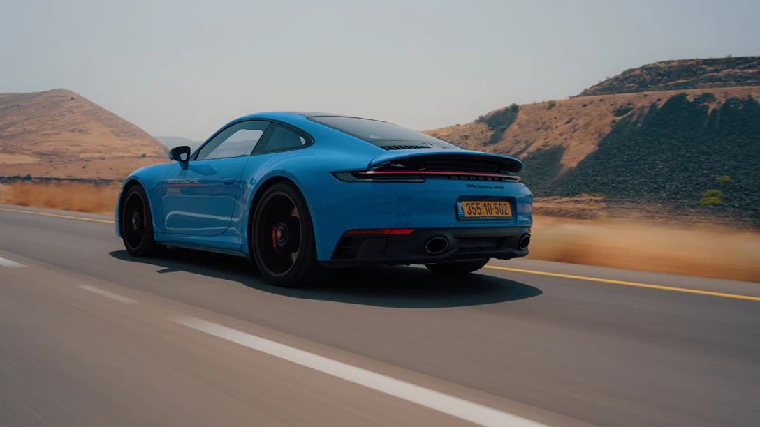 1664821-Porsche 992 GTS.00_02_02_08.Still002-min.jpg