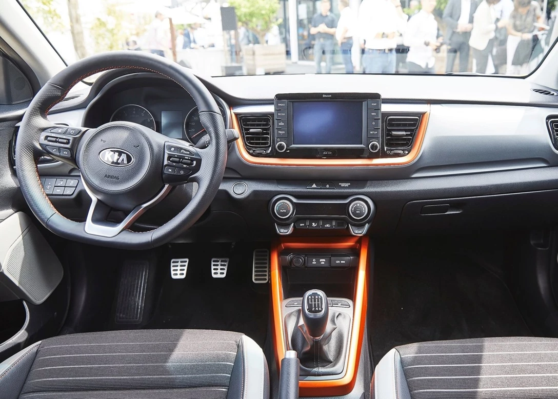 1638094-Kia-Stonic-2019-07.jpg