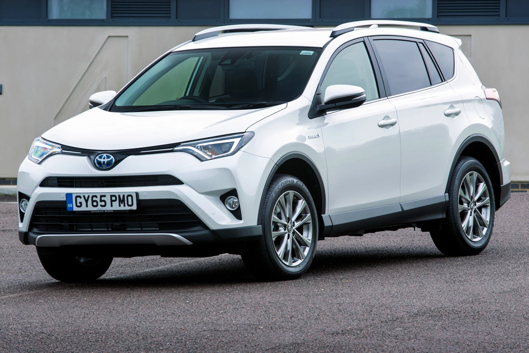 טויוטה ראב 4 מתיחת פנים 2016