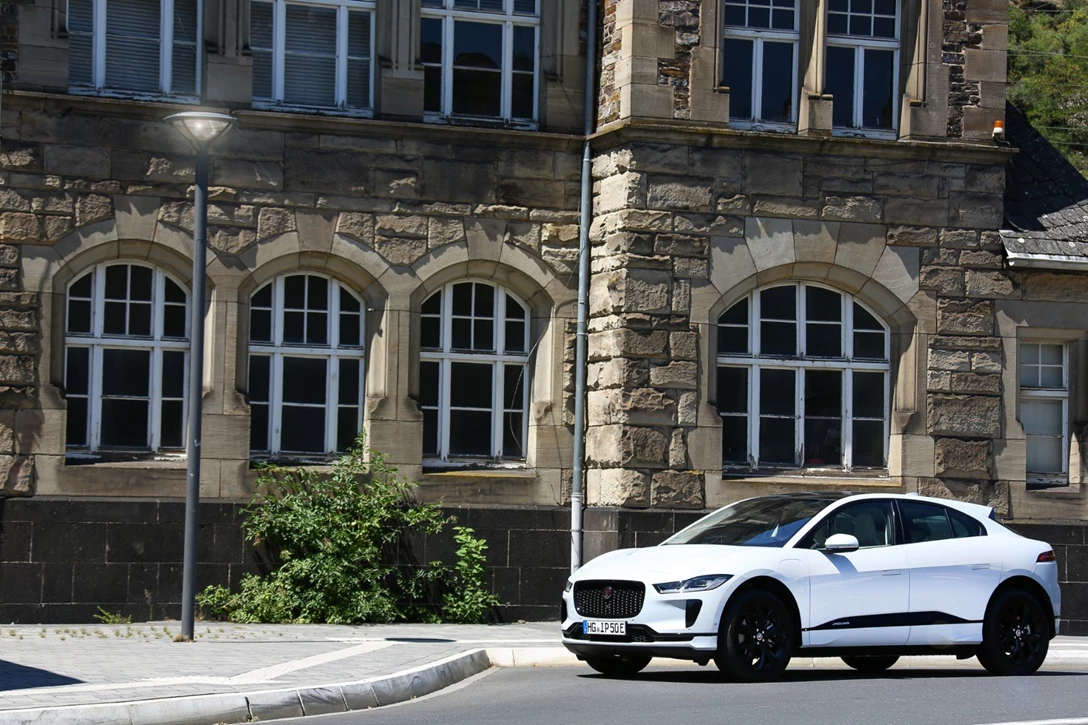 1603756-יגואר i פייס השקה עולמית (21).jpg