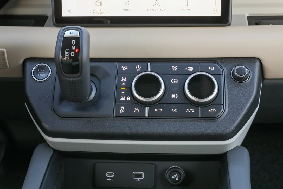 1640664-מסע לרגל השקת הדיפנדר הקצר בישראל, צילום רונן טופלברג (300).jpg