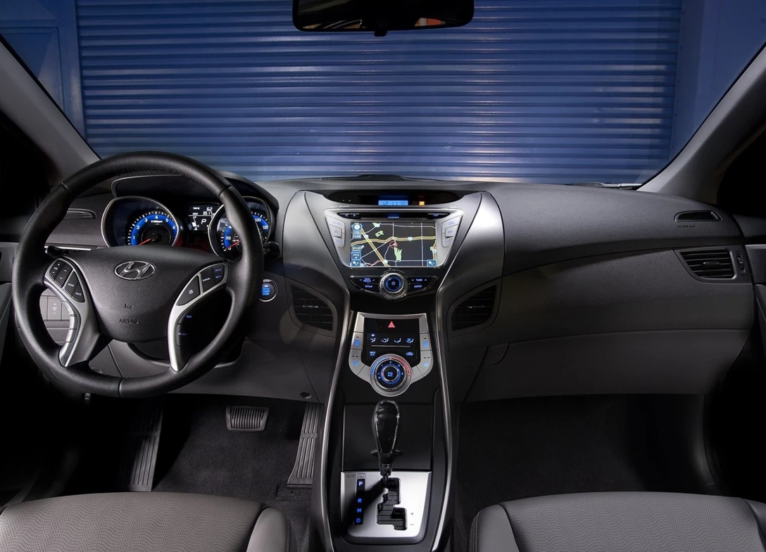 1649337-Hyundai-Elantra-2012-05.jpg