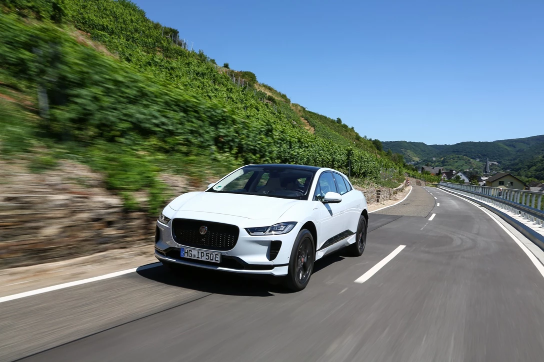 1603758-יגואר i פייס השקה עולמית (22).jpg