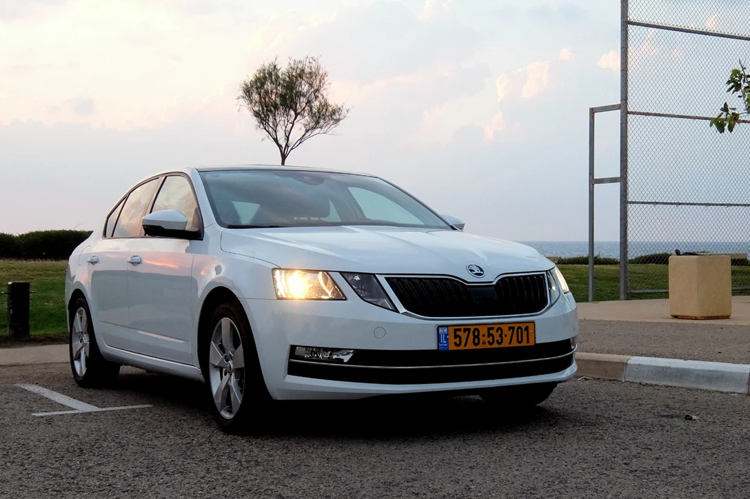 1609186-2-סקודה אוקטביה 2 ליטר מבחן דרכים (1).JPG
