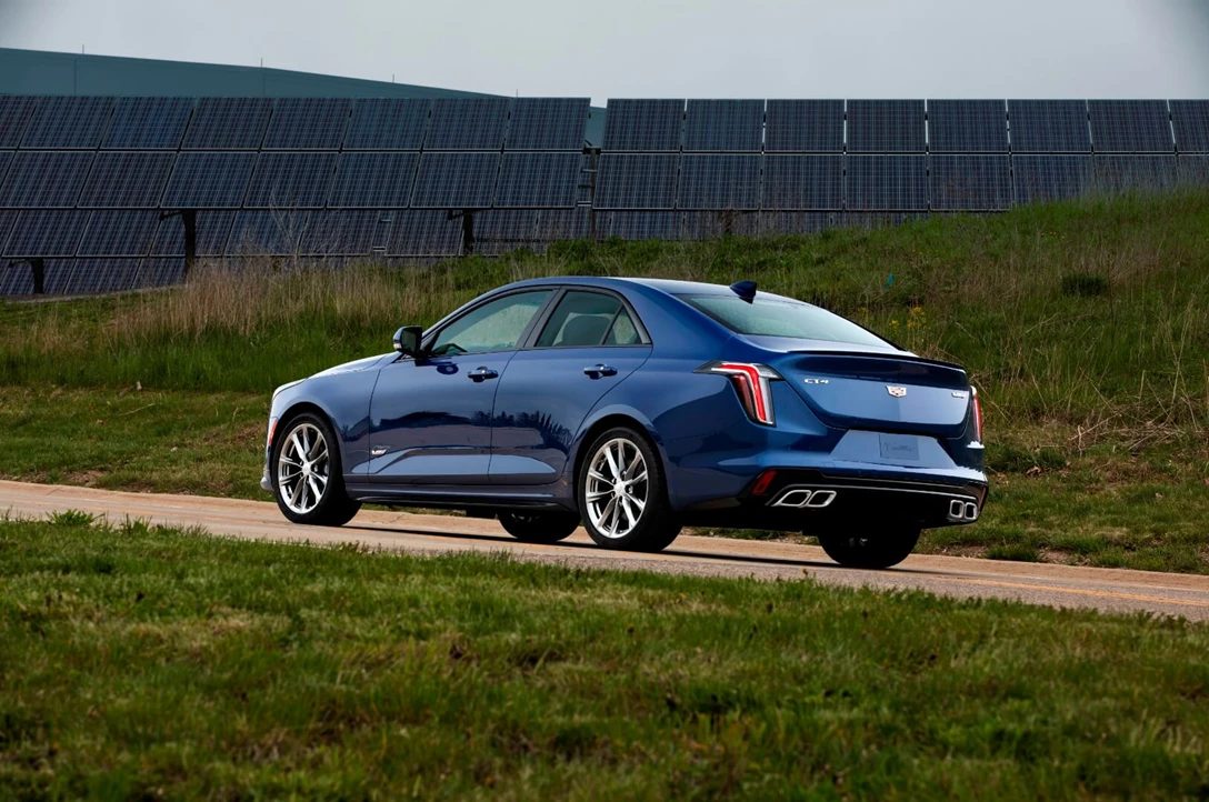 1617256-2020-Cadillac-CT4-V-002.jpg