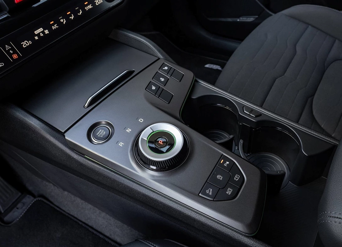 קונסולה מרכזית, קיה ספורטאז' החדש 