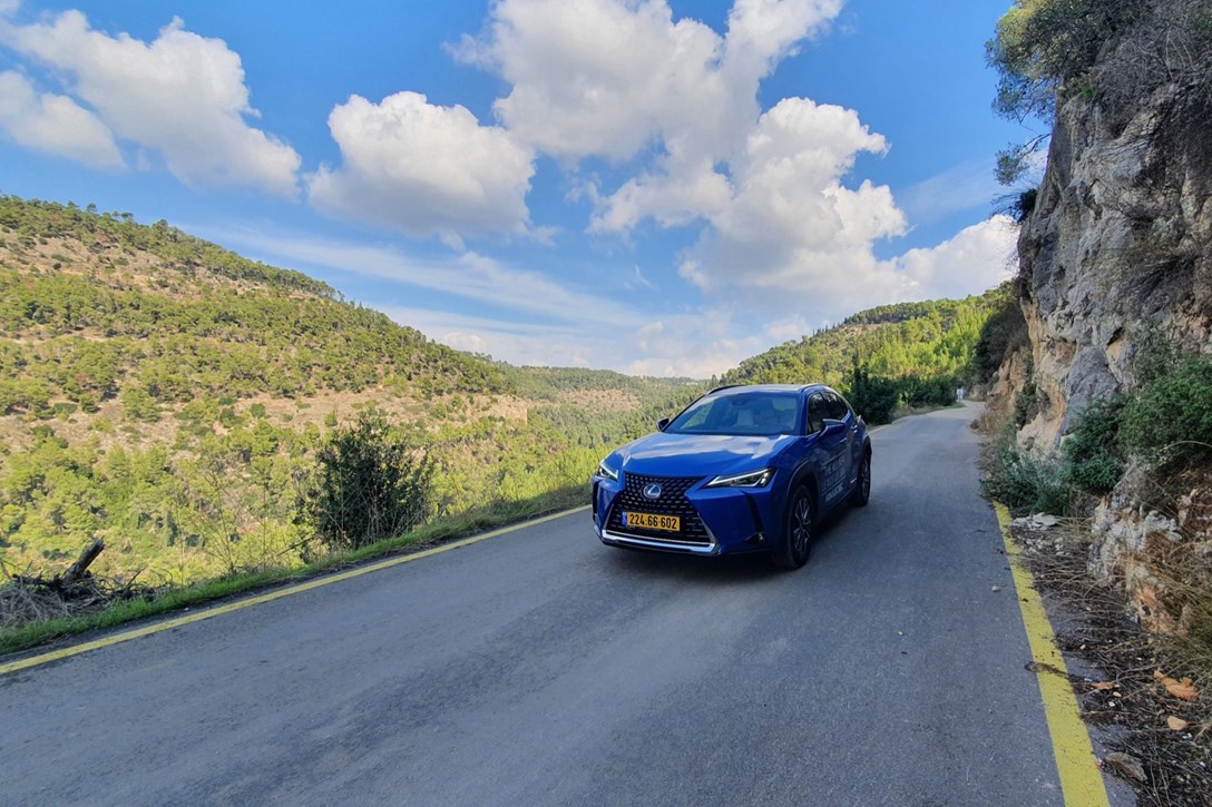 1637108-לקסוס UX 300e - 10.jpeg