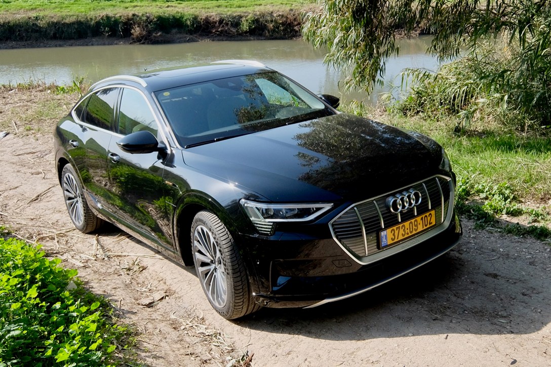 1638510-אודי  e-tronספורטבק - 2.jpeg