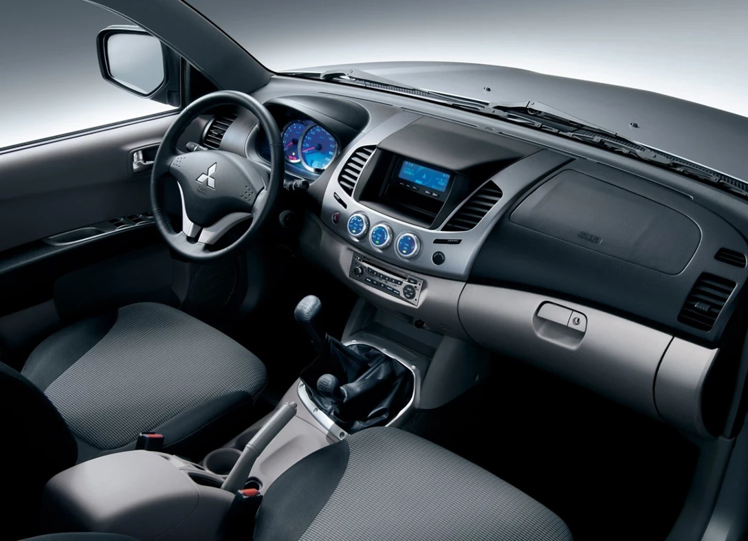 1599993-Mitsubishi-L200_Double_Cab-2007-1600-10.jpg