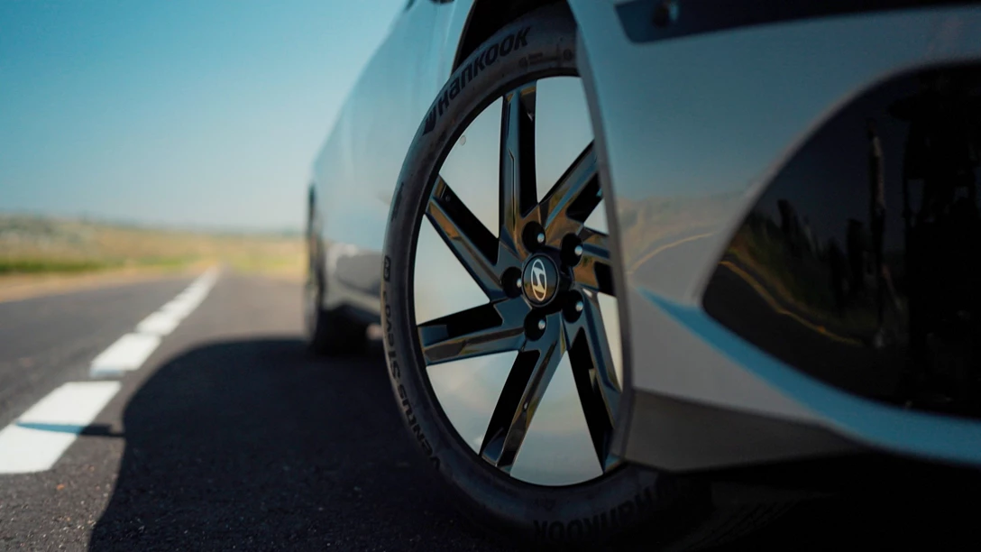 1682646-Hyundai IONIQ 6 2023.00_51_31_24.Still108 copy.jpg