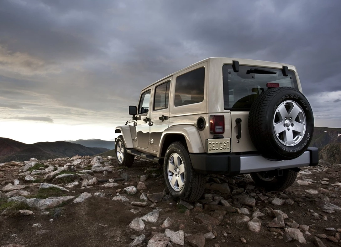 1660297-Jeep-Wrangler-2015-02.jpg