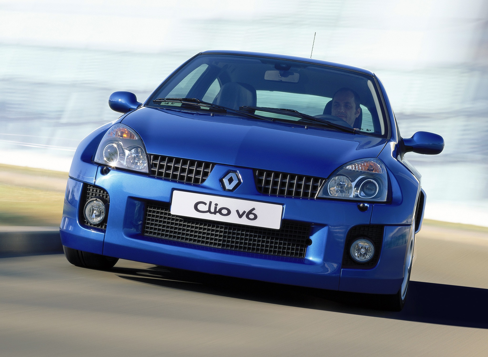 1600959-Renault-Clio.jpg